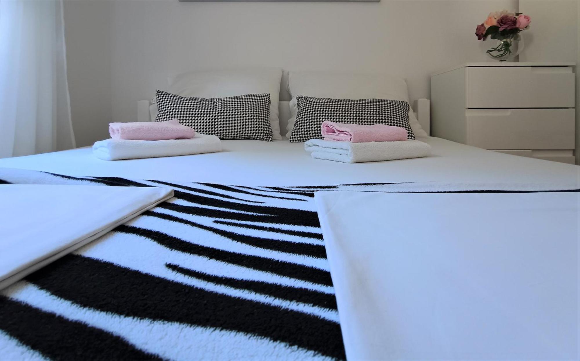 Apartments Vuleta Đảo Pag Ngoại thất bức ảnh